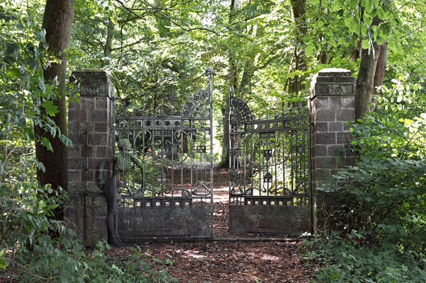 DOOR ART: Janssen Tor / Janssen Gate