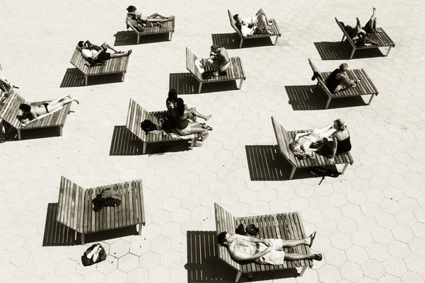 Liegestühle am East River